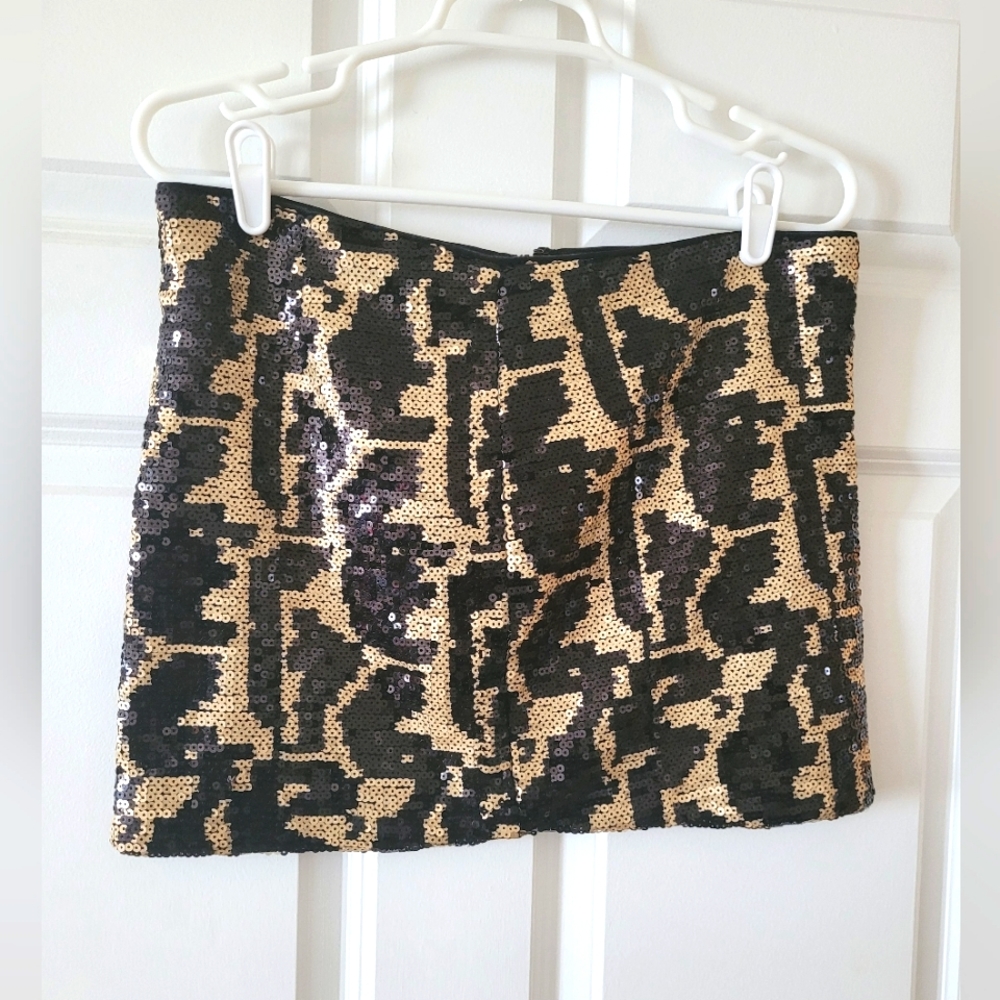 Black and Gold Mini Skirt (L)